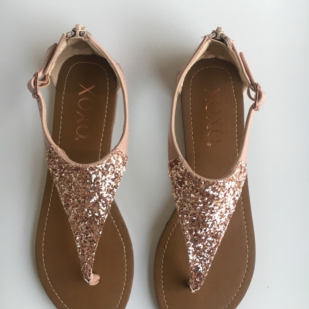 NWOB XOXO Rose Gold Glitter Thong Sandals